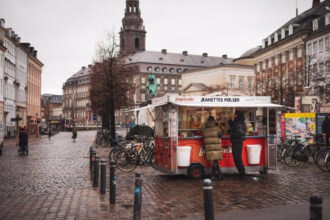 Når røgen fra grillen letter, visner pølsevogn-Danmark — poelsevogn Danmark