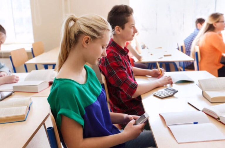 Hvad står der egentlig i skolens læreplaner om køn?