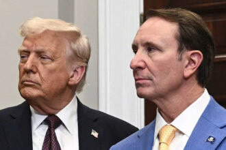Trump opfører sig som Putin — Trump autokrati sammenligning