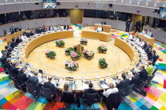 USA trækker sig fra international lederskab og verden mangler et anker. Her er hvad Europas diplomater forb...