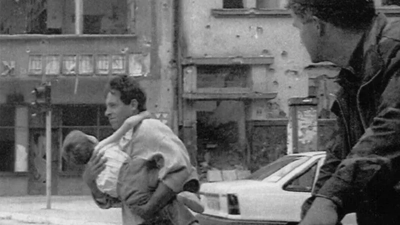 Pa flugt i Sniper alley sarajevo Sarajevo safari: turisterne der betalte for at skyde på civile under belejringen