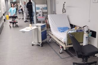 En journalist bortvistes fra Slagelse Hospital fordi hun spurgte om sin syge mors behandling. Her er histor...