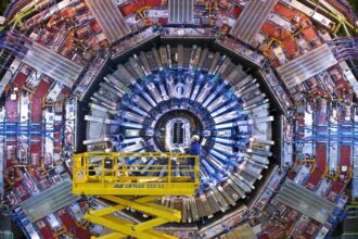 LHC er verdens kraftigste partikelaccelerator. Extra Fokus går bag om de kolde hemmeligheder i CERN-maskine...