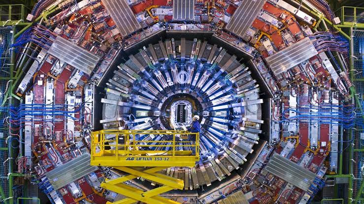 LHC er verdens kraftigste partikelaccelerator. Extra Fokus går bag om de kolde hemmeligheder i CERN-maskine...