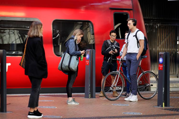 DSB rammer kun 75 procent rettidighed og kalder det acceptabelt. Her er analysen af en jernbane i frit fald...