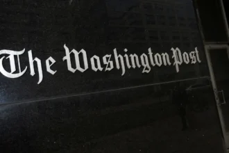 Jeff Bezos ejer Washington Post og kvaler dets journalistik. Her er historien om milliardærernes stille ove...