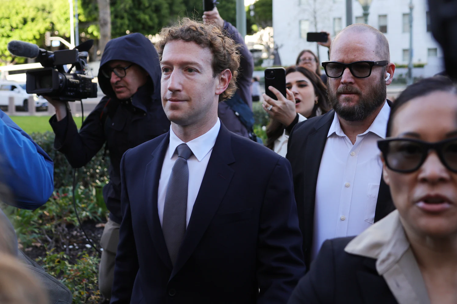 Zuckerberg møder retten og interne dokumenter afslører: Meta vidste sociale medier skadte unge og valgte pr...