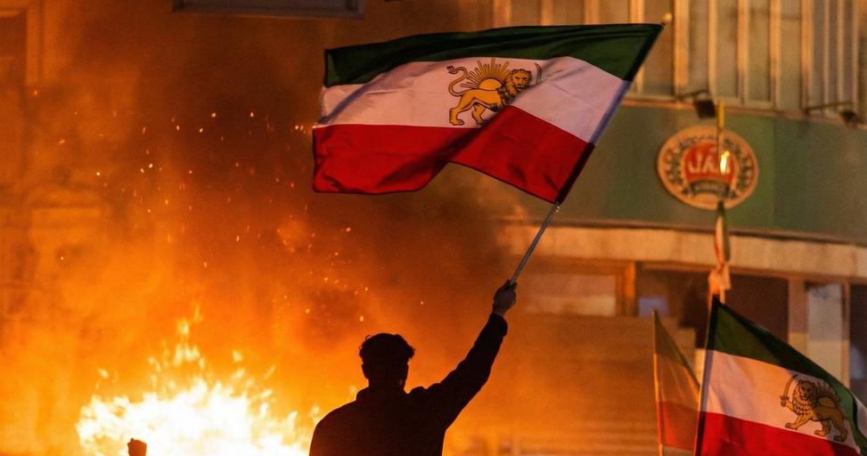 Iran Protest Bomberne falder – men hvem samler Iran op bagefter?