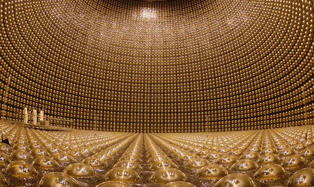 Spherical neutrino detector Universet sender os beskeder
