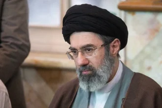 Manden fra skyggerne: Hvem er Irans nye leder egentlig? — Irans nye leder Pezeshkian