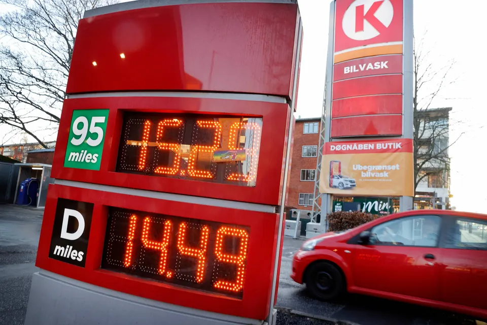 prisen på benzin og diesel er høj Europa tier – Trump tager Grønland, Iran og friheden