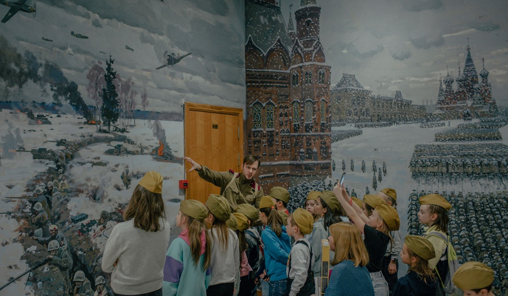 russia schools propaganda Kremls børnesoldater