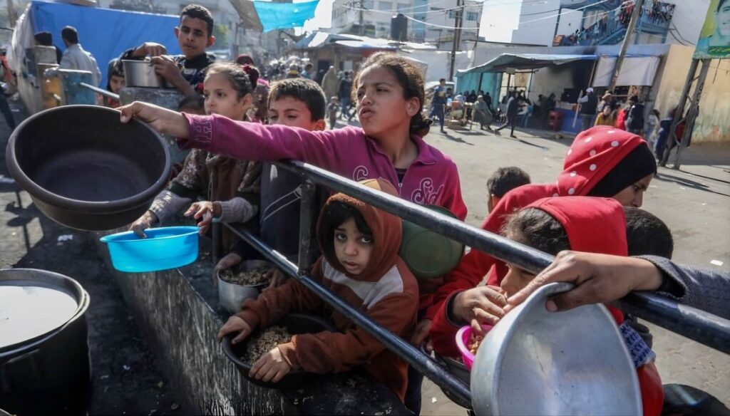 Gaza-krisen glemt: Teltet drypper, Danmark sender millioner