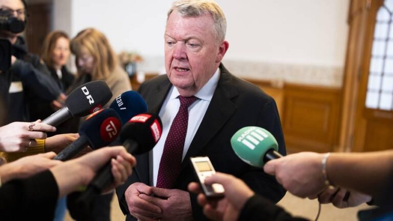 Løkke trækker stikket – og peger på Troels