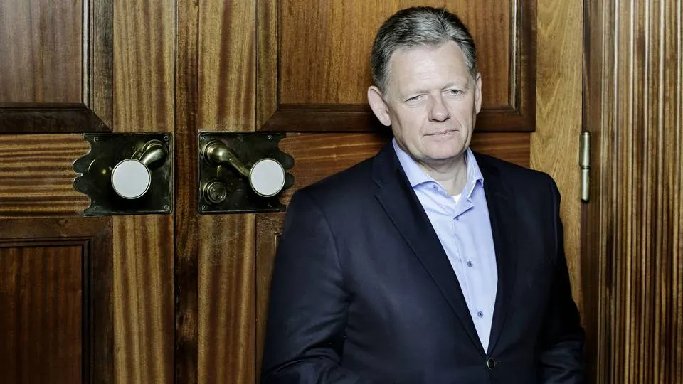 Lars barfoed Lobbyisten du aldrig ser: loven skrives, inden du stemmer