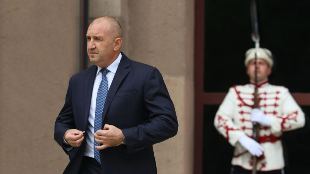 Bulgarien: Minister dokumenterede korruption for milliarder – nu er det Radevs tur