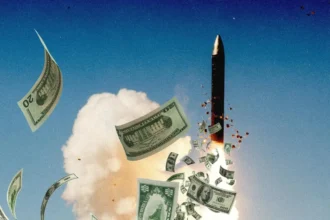 Verden ruster op, og vi kalder det forsvar — militær oprustning forsvar udgifter
