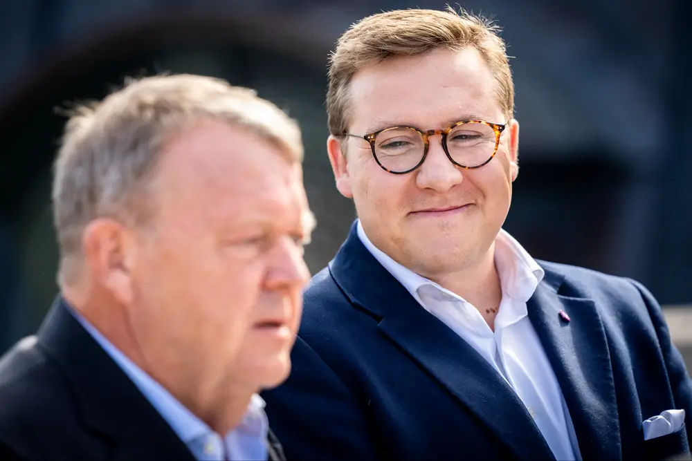 Bergur Løkke kikker på sin far Bergur Løkke kikker på sin far