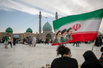 Mens verden stirrer på Trump, henretter Iran sine unge