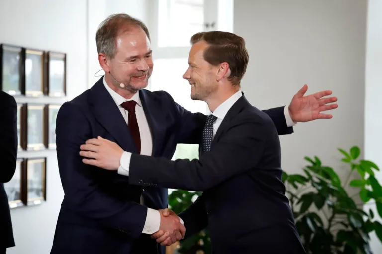 Politiet overså gerningsmanden tre gange, og kaldte det en succes. 19 Politiet overså gerningsmanden tre gange, og kaldte det en succes.