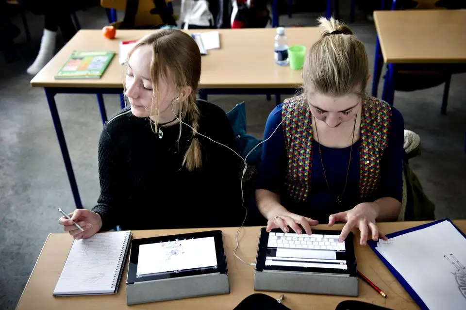 Rockwool Fonden Skoletid Skærmtid Rockwool Fonden Skoletid Skærmtid
