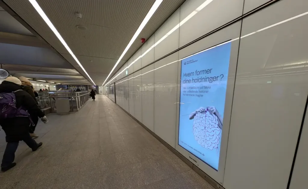 Hvem former dine holdninger metro Vores svar til Kreml er en plakat i metroen