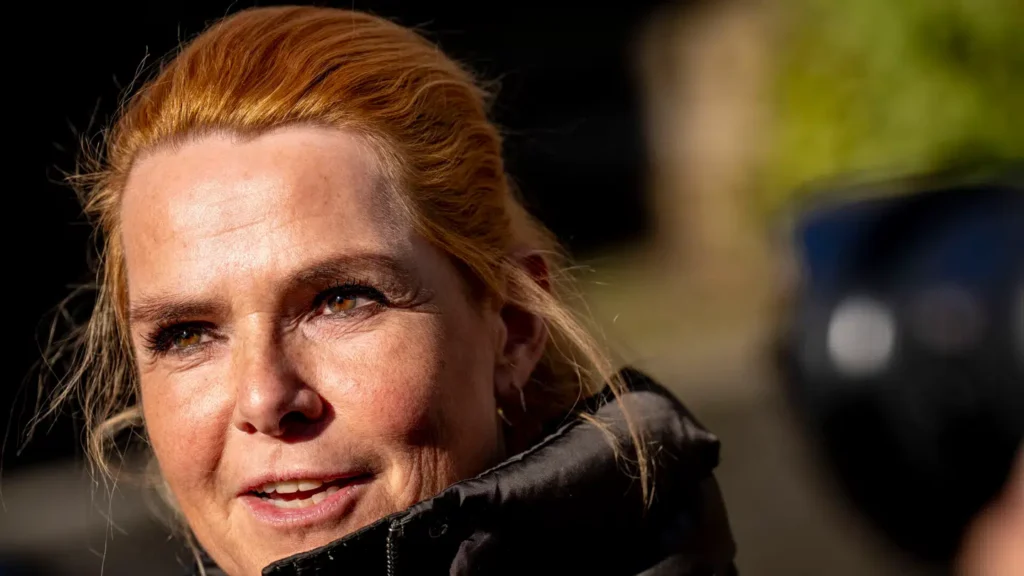 Inger Støjberg foreslår forbud mod dunjakker Inger Støjberg foreslår forbud mod dunjakker som led i opgør med islamisering på gymnasier