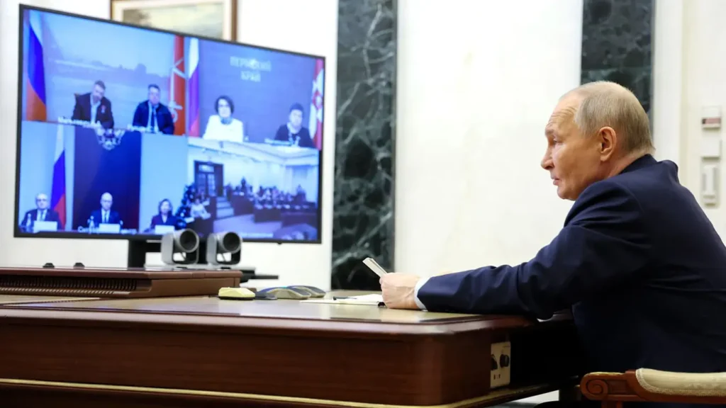 Putin holder møde Putin holder møde