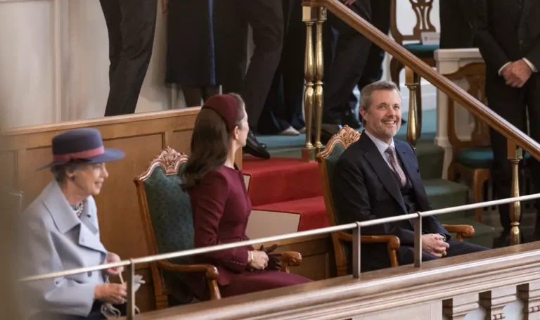 Stol på os, siger regeringen